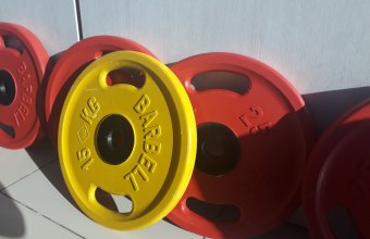 Диски MB Barbell: надёжная база силовых тренировок